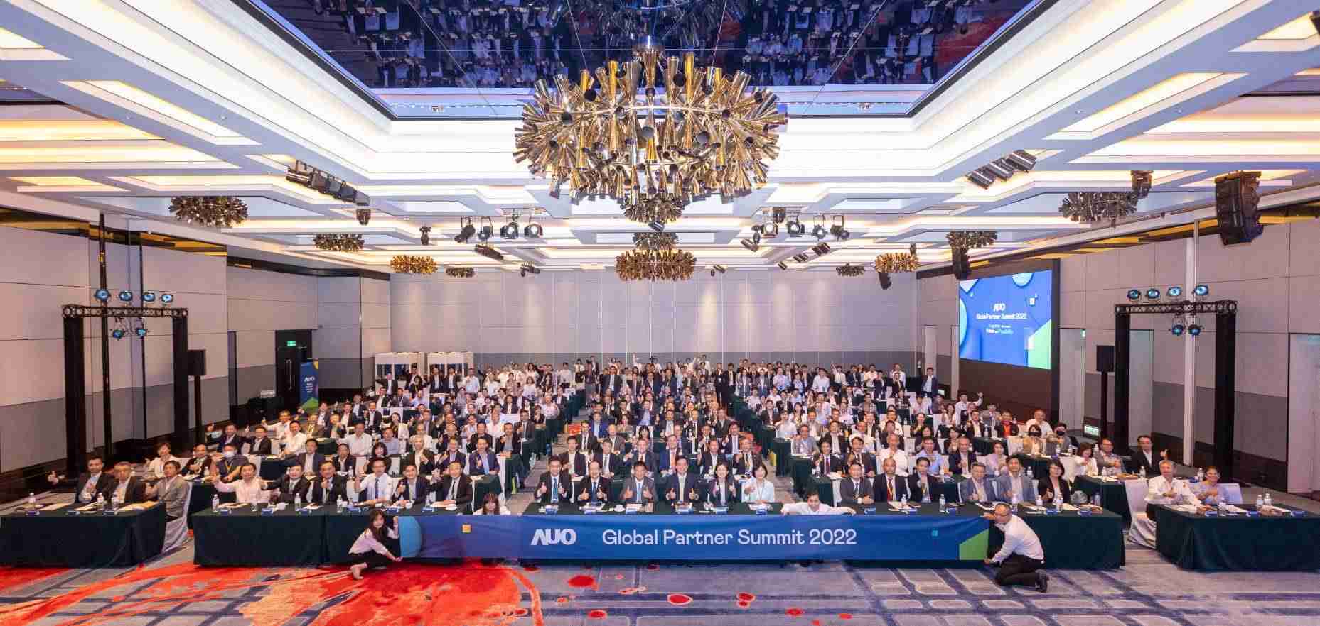 友達推動「安心、、創新、、、用心、、、、同心、、盡心」五星職旅，，，，為菲籍員工打造全方位照護，，首度贏得「人權實踐與發展領袖獎」殊榮