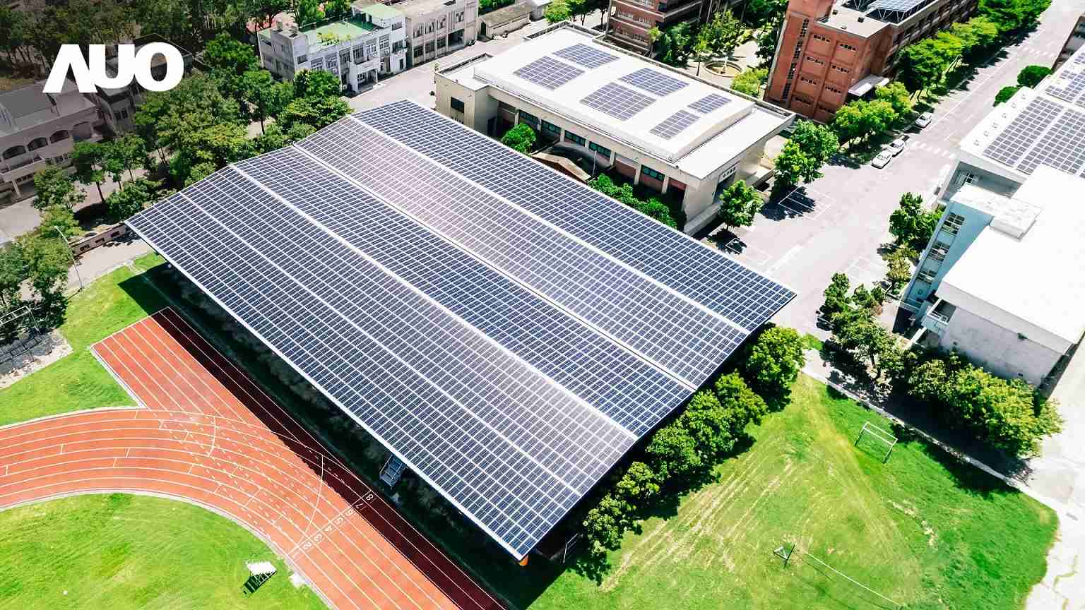 NG大舞台SunSteel光电整合型浪板具备快速安装、、、轻量化优势，，，，可提升15%发电效能，，，，通过国际IEC与台湾VPC认证安全、、防漏、、耐候标准